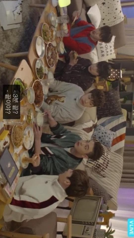 NU‘EST's NIGHT EATING SHOW海报